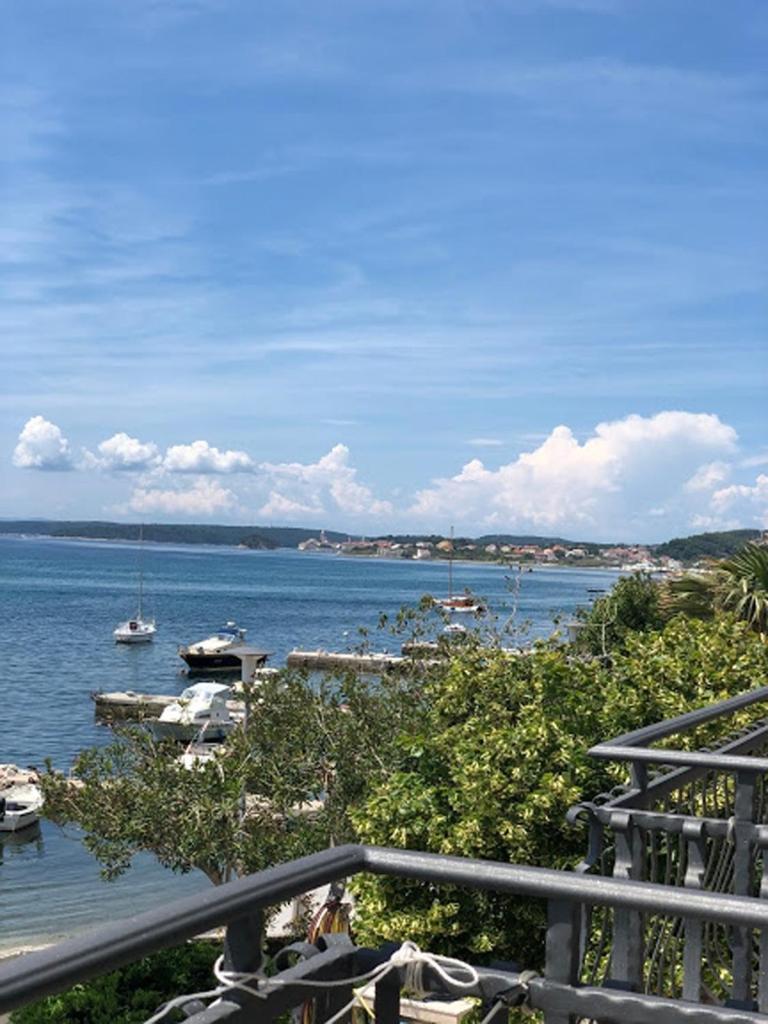 Apartments And Rooms By The Sea Barbat, Rab - 4973 ラブ エクステリア 写真