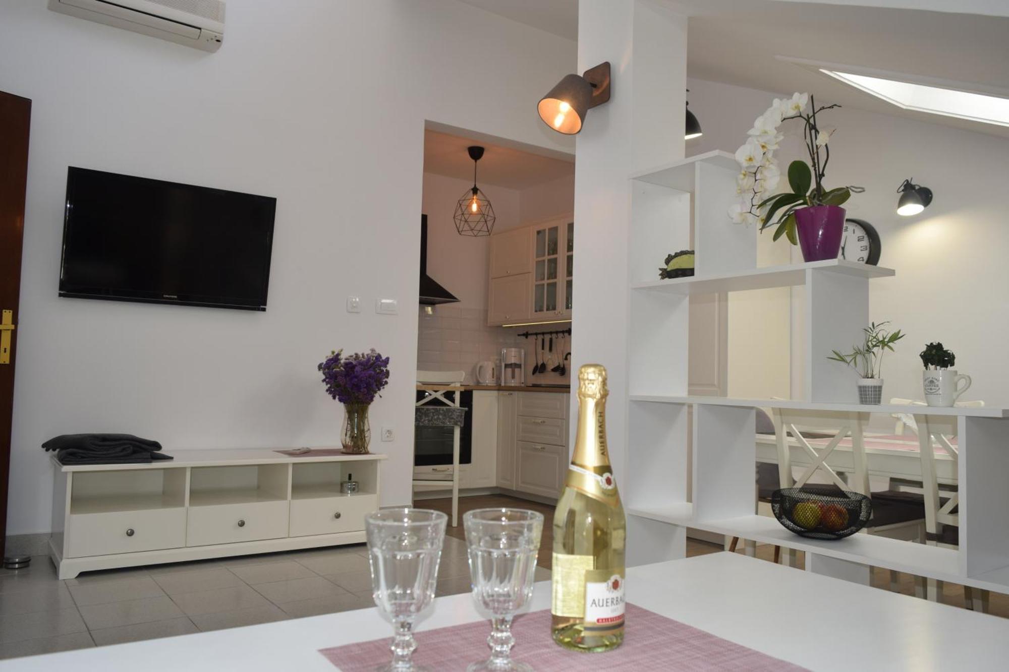 Apartments And Rooms By The Sea Barbat, Rab - 4973 ラブ 部屋 写真